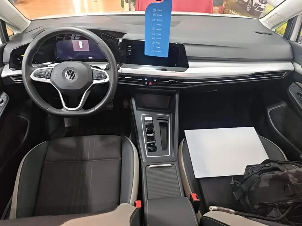 Volkswagen Golf 2024 — Photo 10/20