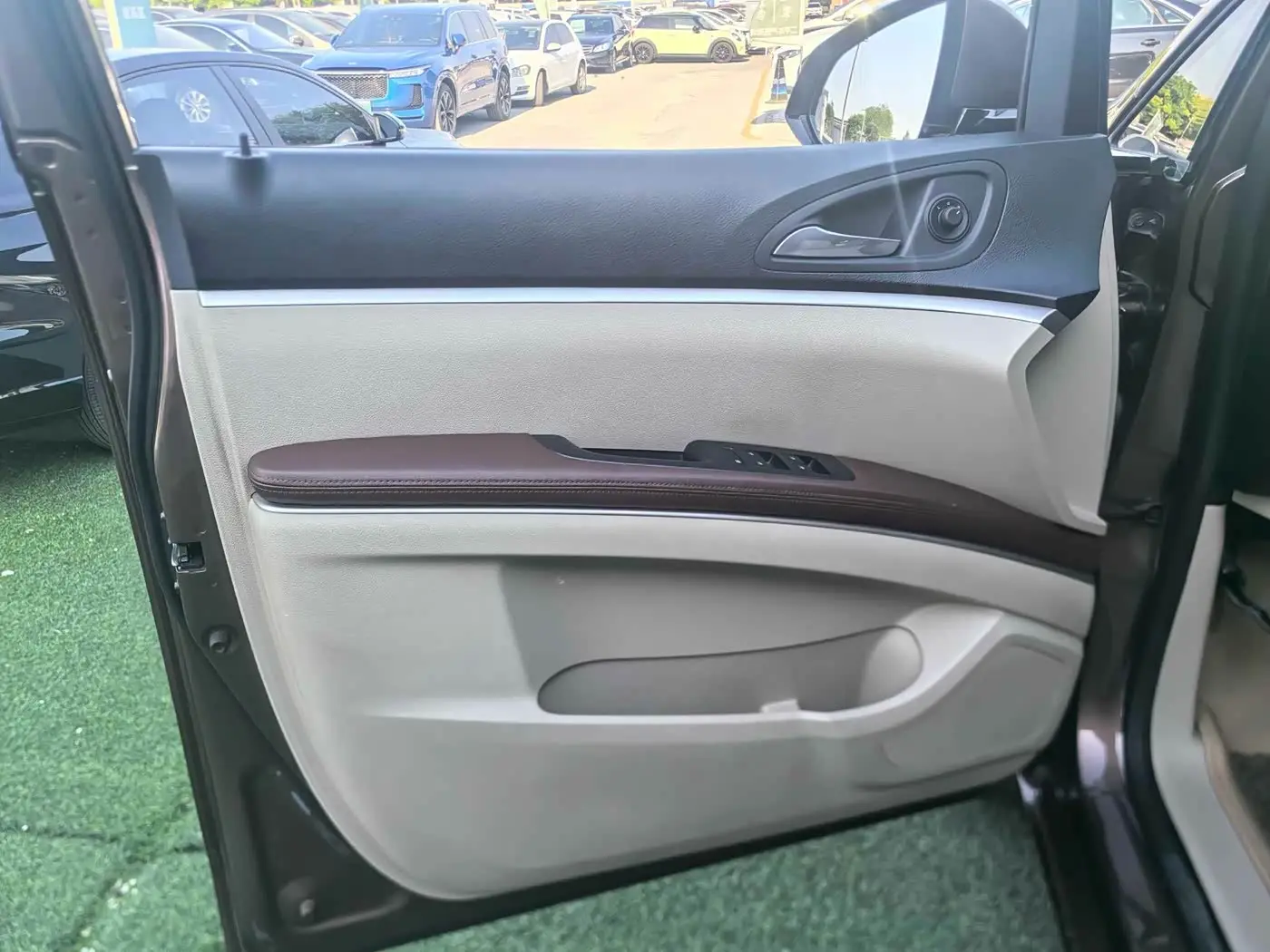 Buick GL8 2019 — Photo 8/19