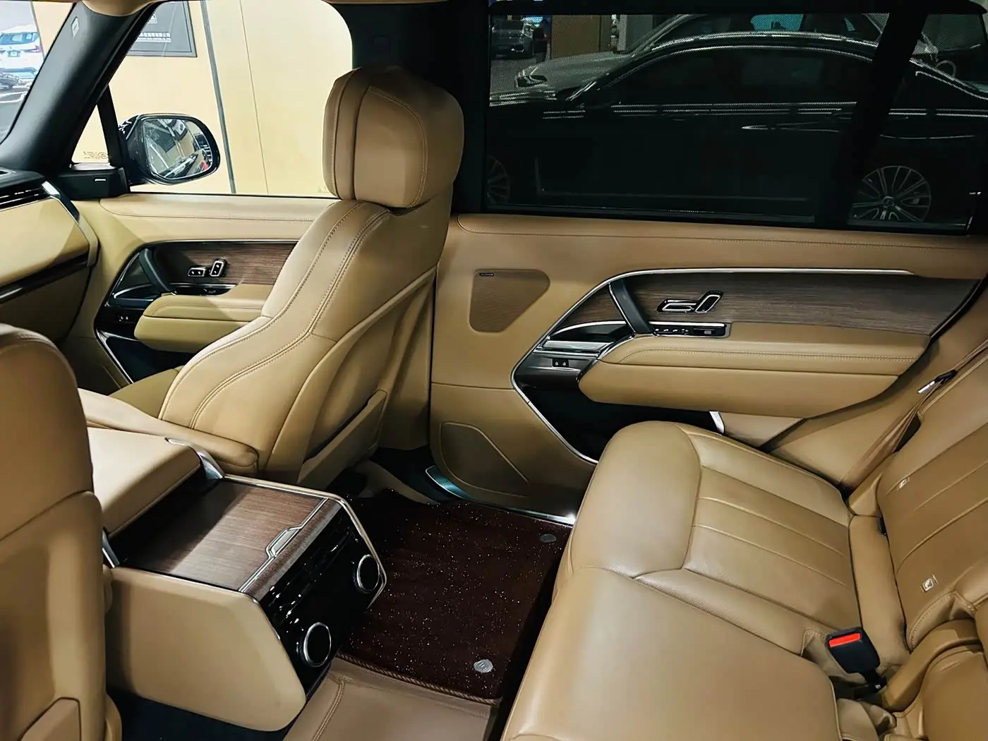 Land Rover Range Rover 2024 — Фото 11/20