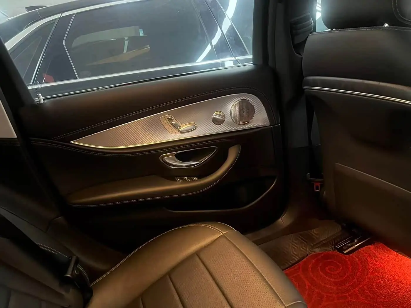 Mercedes-Benz E-Class 2022 — Photo 11/12