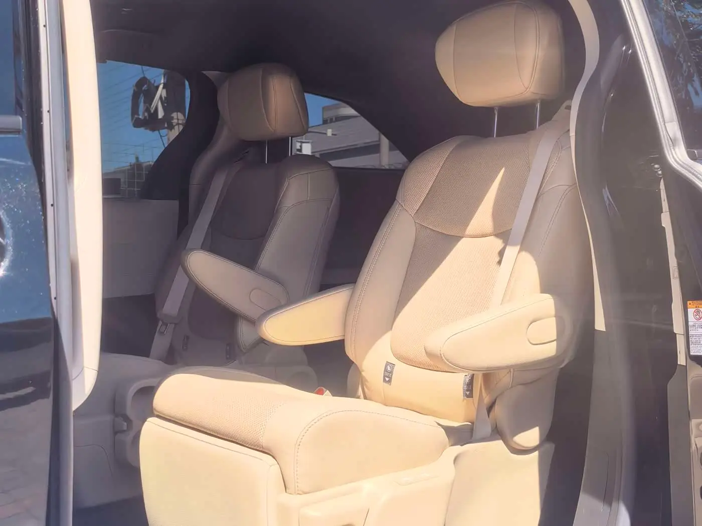 Toyota Sienna 2023 — Фото 20/20