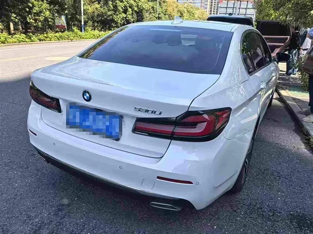BMW 5 Series 2021 — Фото 2/5