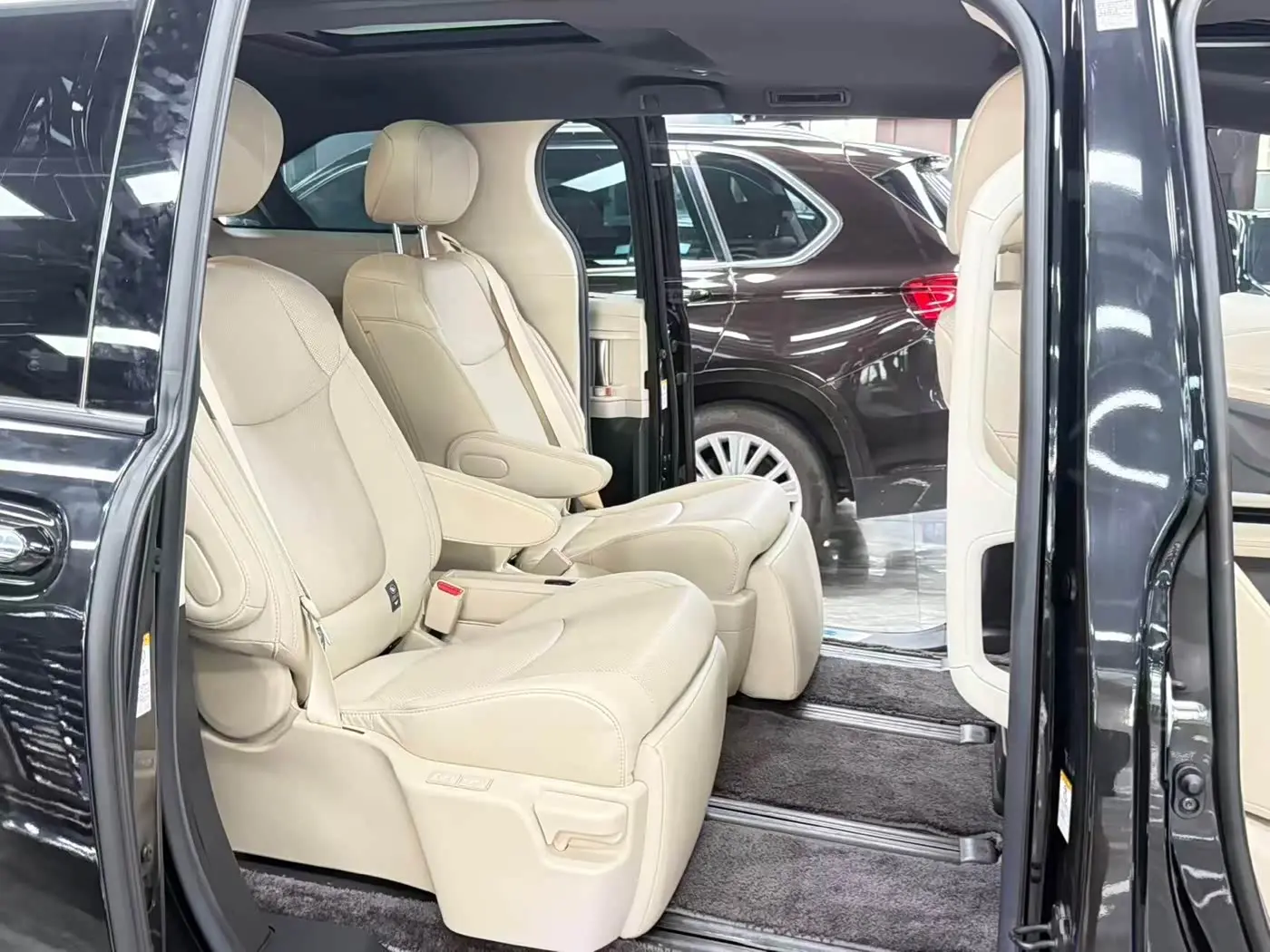 Toyota Sienna 2023 — Photo 9/12