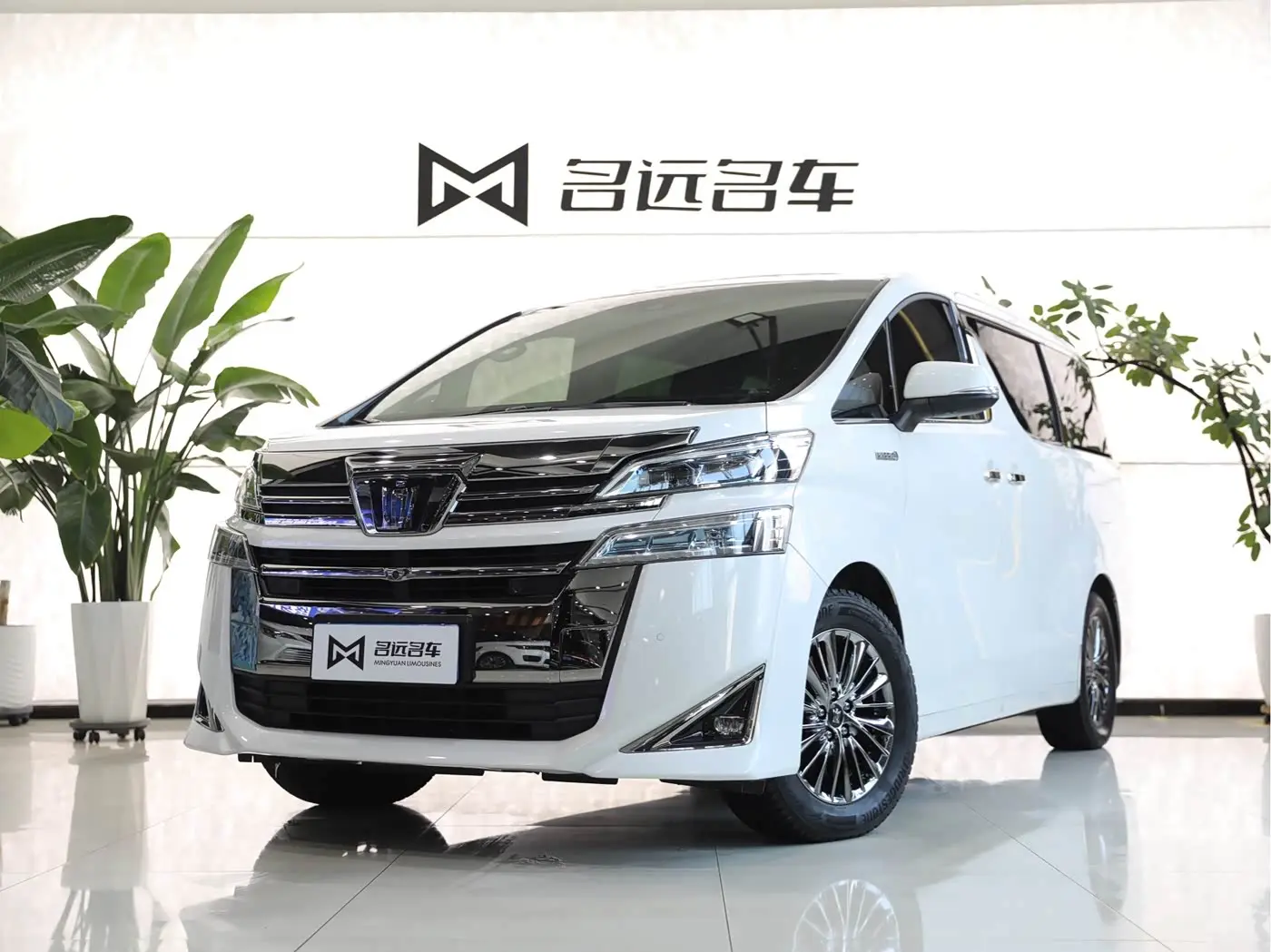 Toyota Vellfire 2023 — Photo 1/18