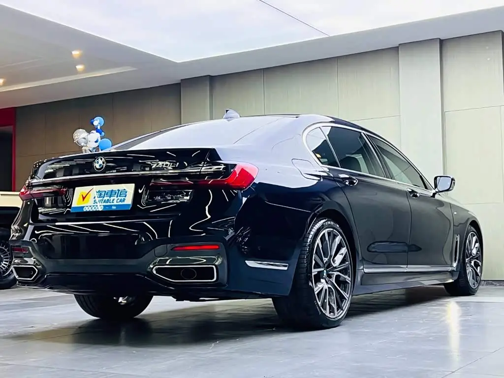 BMW 7 Series 2021 — Photo 4/17
