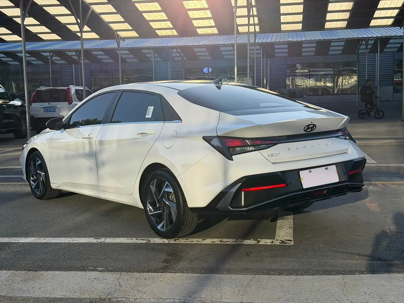 Hyundai Elantra 2023 — Photo 19/20
