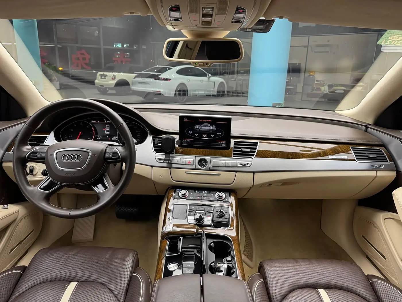 Audi A8 2015 — Şəkil 11/15