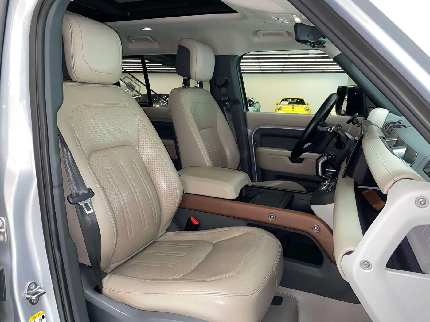 Land Rover Defender 2022 — Photo 12/20