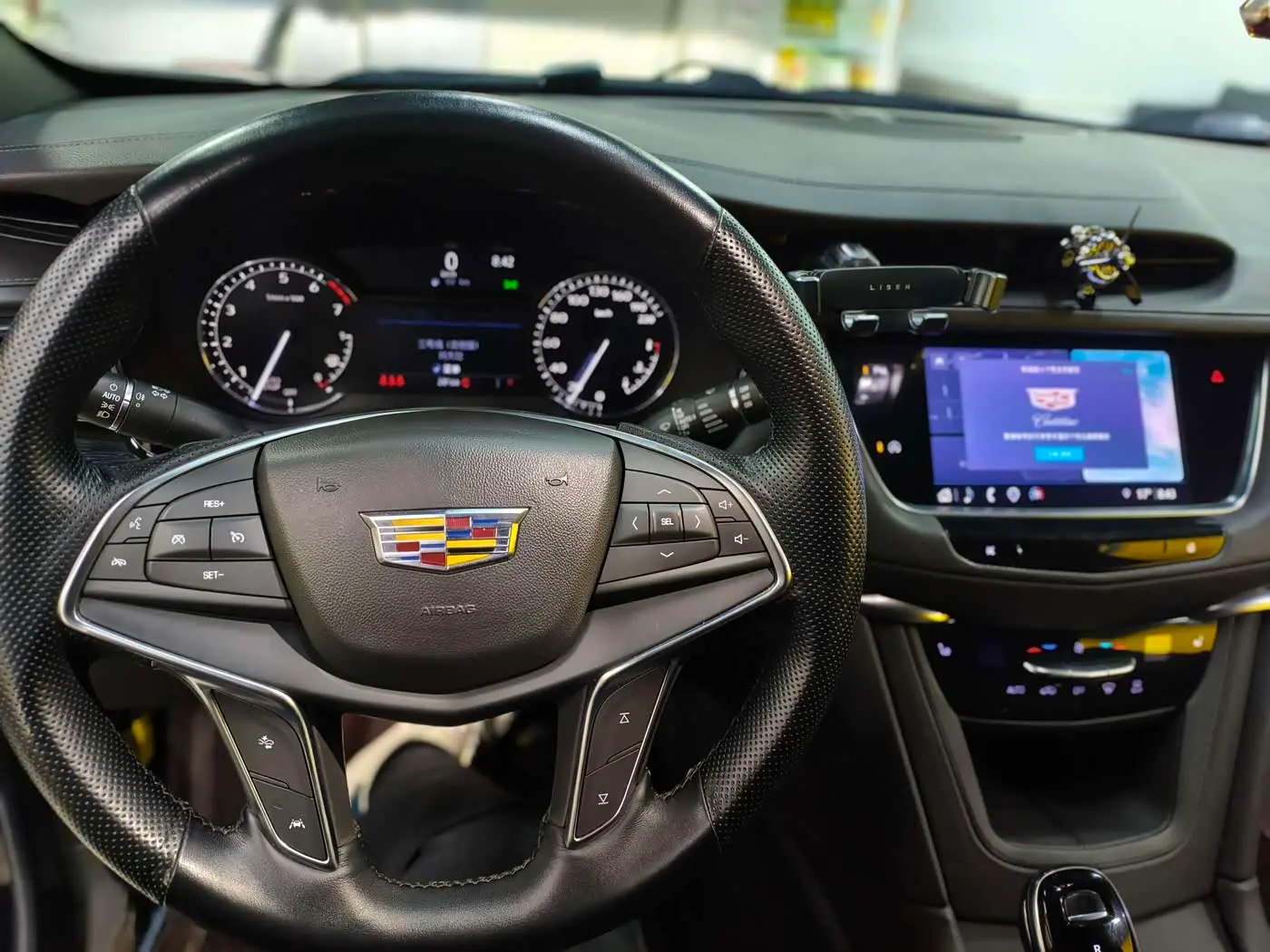 Cadillac XT5 2023 — Фото 6/10