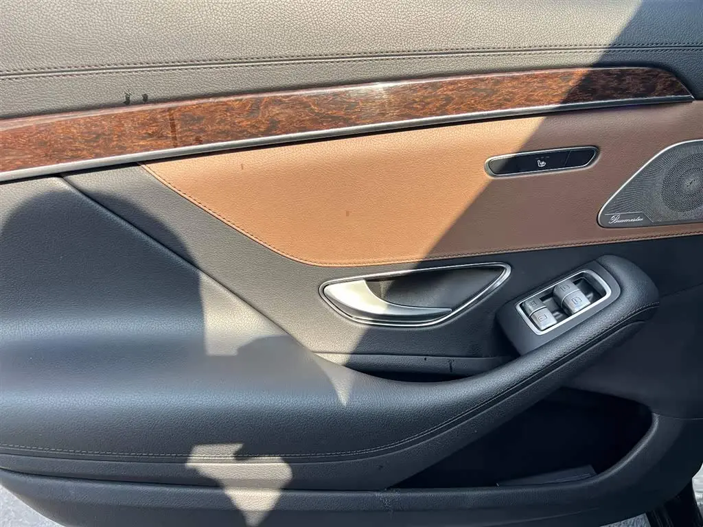 Mercedes-Benz S-Class 2019 — Photo 16/19
