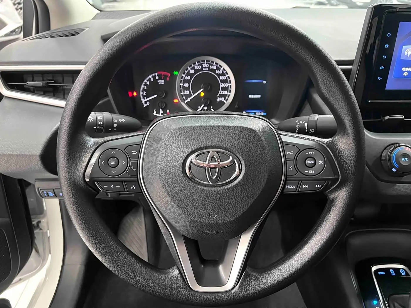 Toyota Corolla 2023 — Фото 8/18