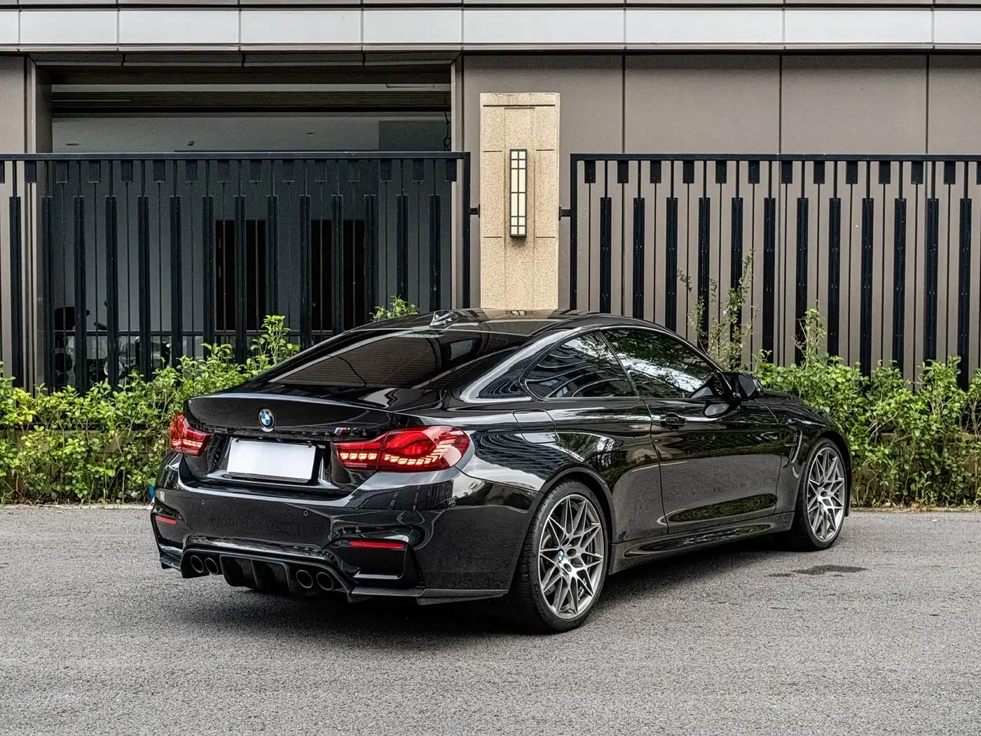 BMW M4 2019 — Фото 4/11