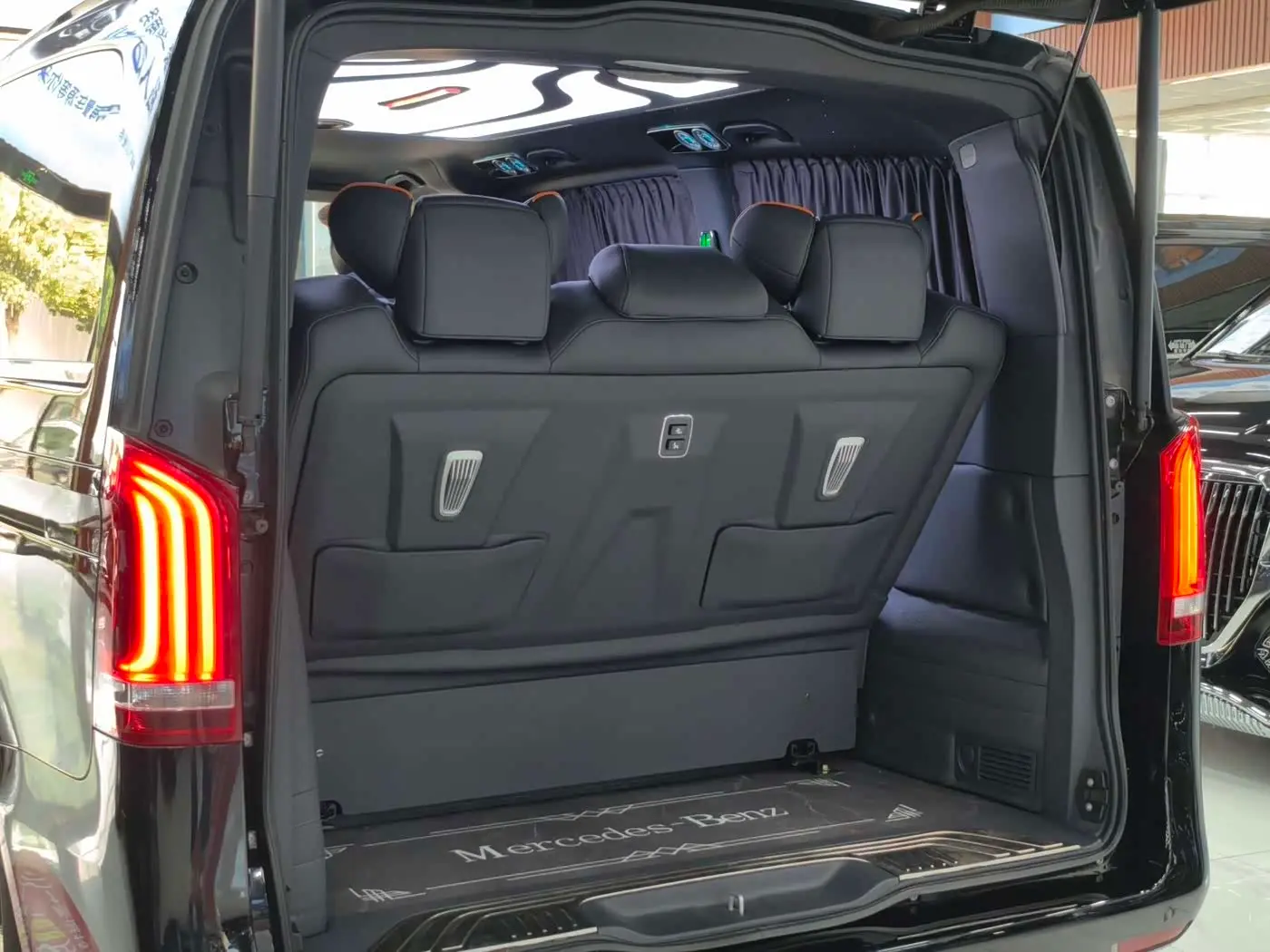 Mercedes-Benz V-Class 2020 — Photo 15/19