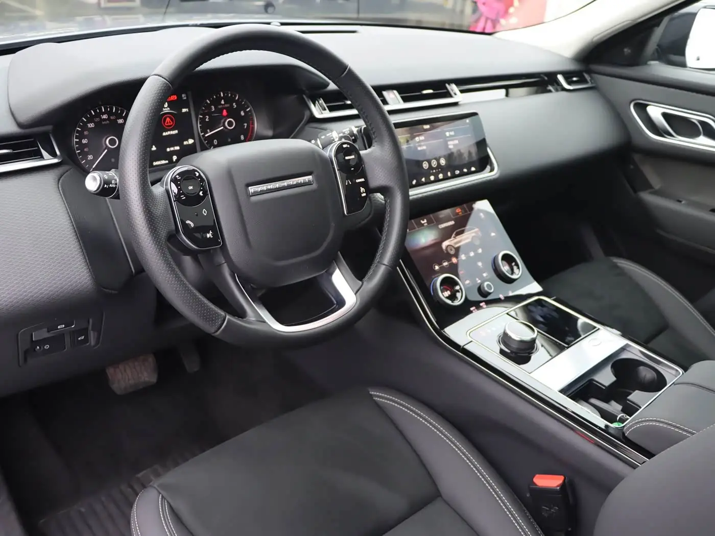 Land Rover Range Rover Velar 2021 — Photo 6/20