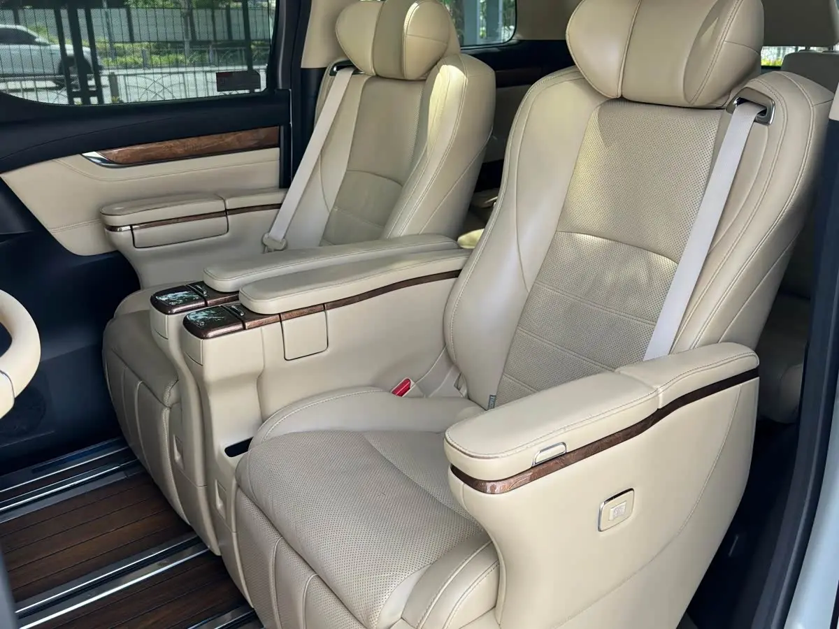 Toyota Alphard 2017 — Фото 16/20
