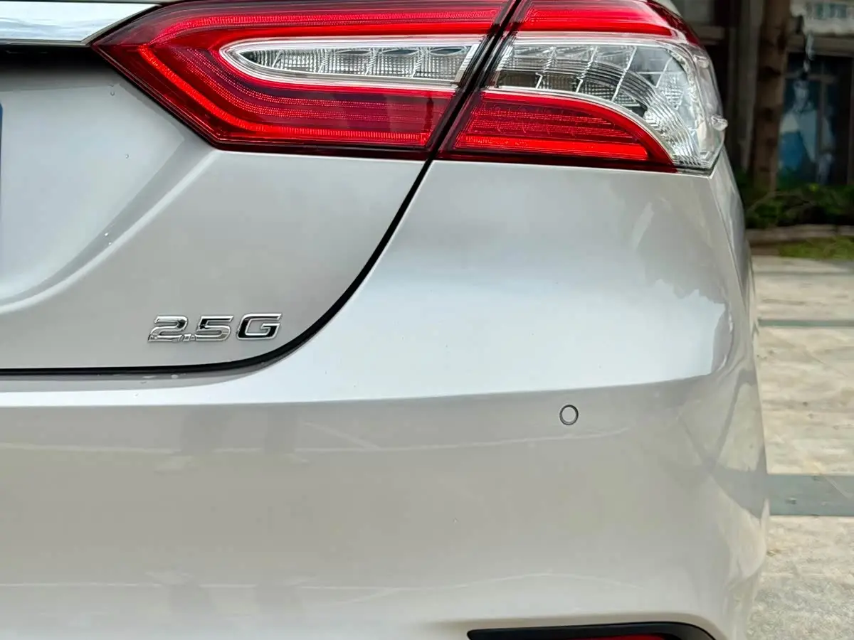 Toyota Camry 2019 — Photo 14/14