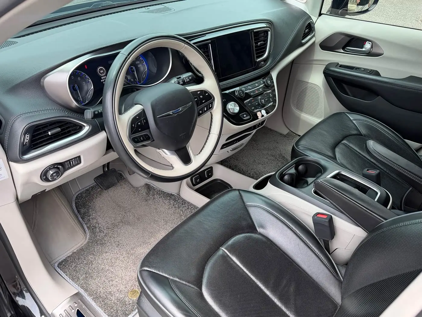 Chrysler Grand Voyager 2018 — Şəkil 4/17
