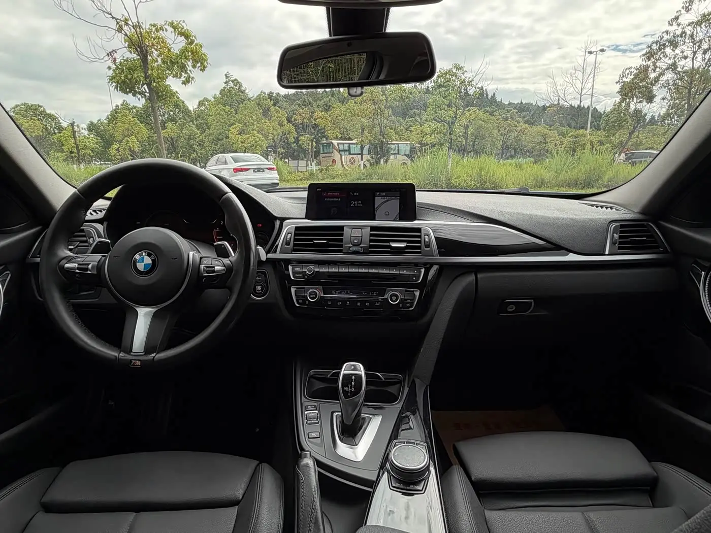 BMW 3 Series 2018 — Фото 17/20