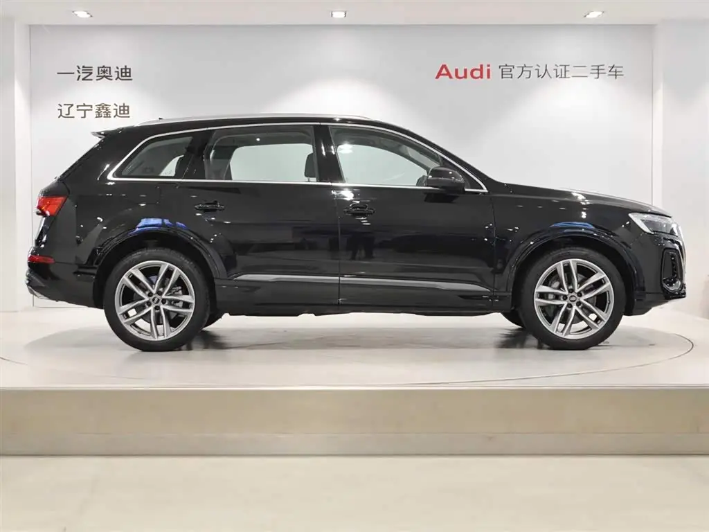Audi Q7 2024 — Photo 3/9