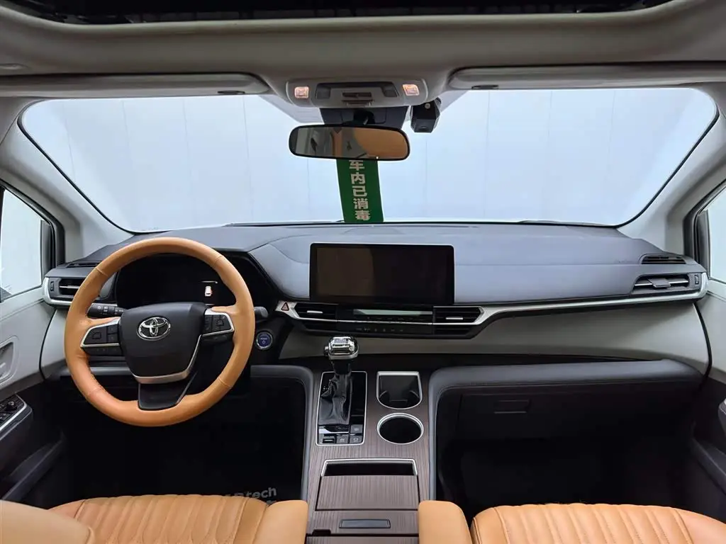 Toyota Sienna 2023 — Photo 19/20