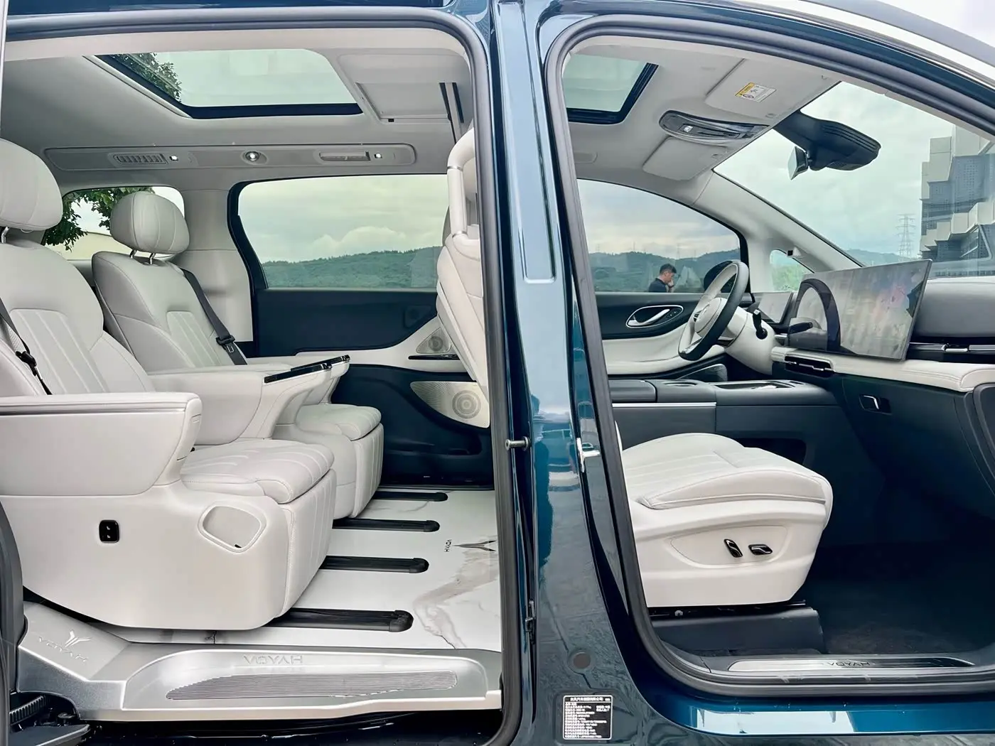Voyah Auto Voyah Dreamer 2025 — Photo 11/17