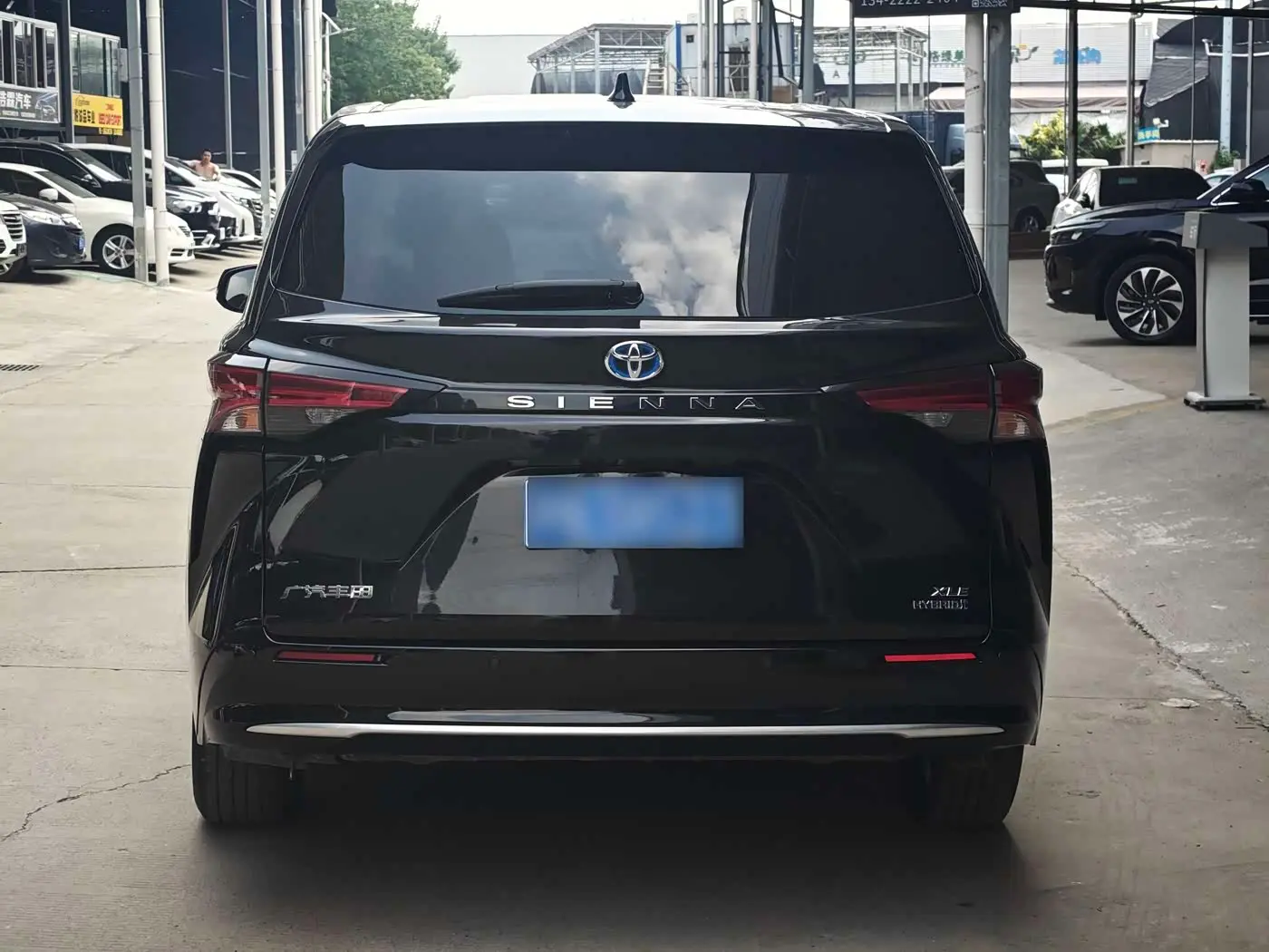 Toyota Sienna 2023 — Photo 6/13