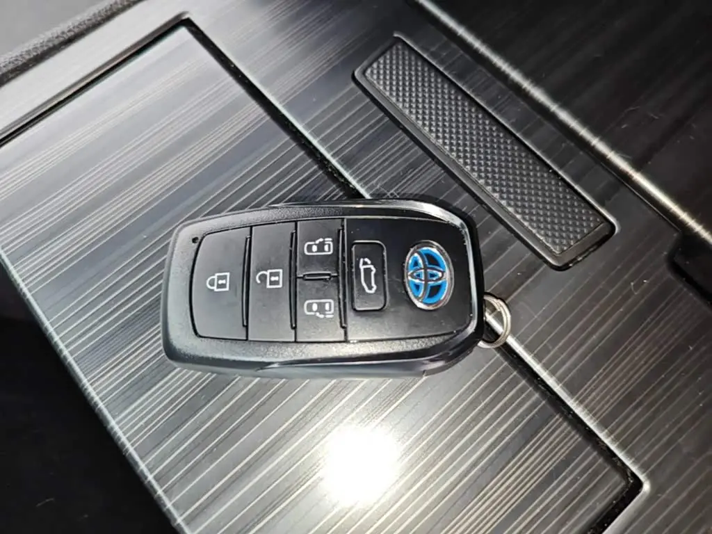 Toyota Sienna 2023 — ფოტო 9/20