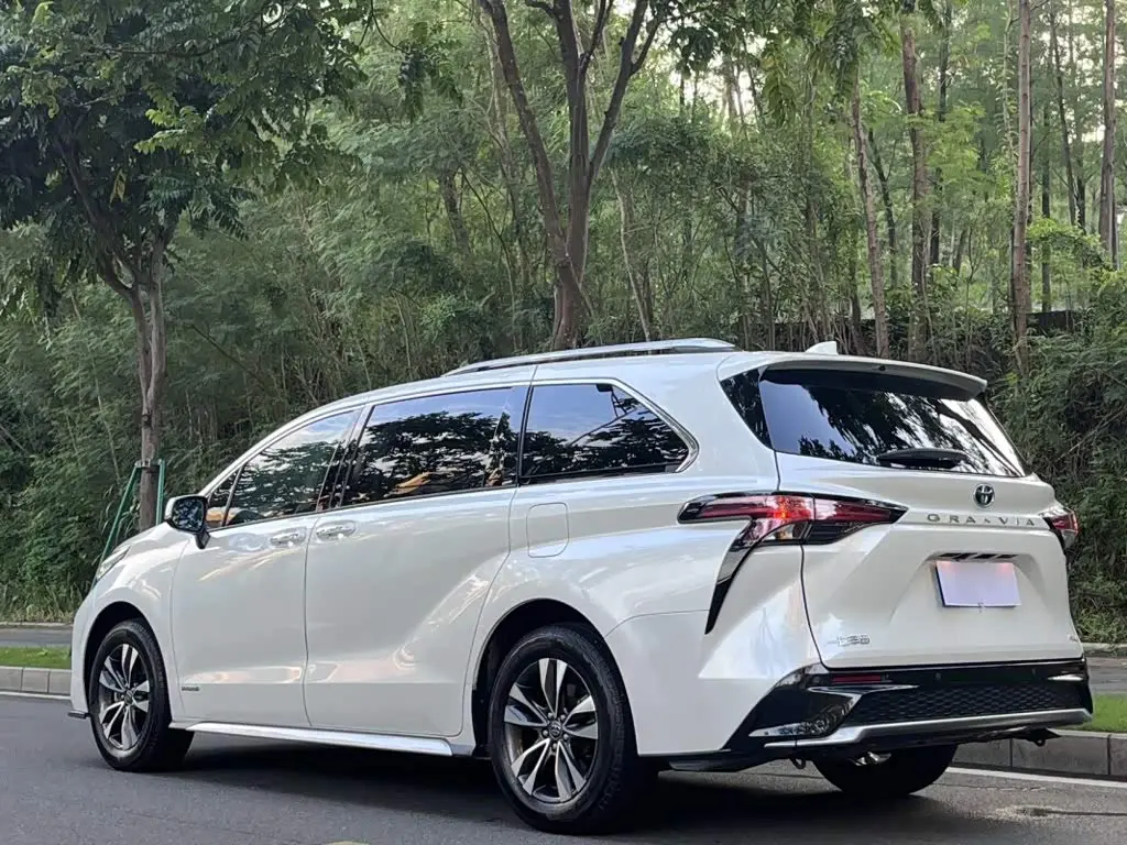 Toyota Granvia 2023 — Фото 17/20