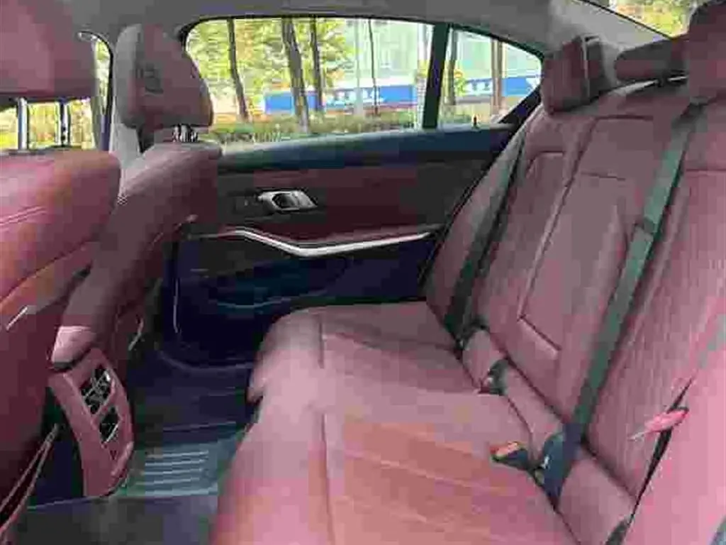 BMW 3 Series 2024 — Фото 9/10
