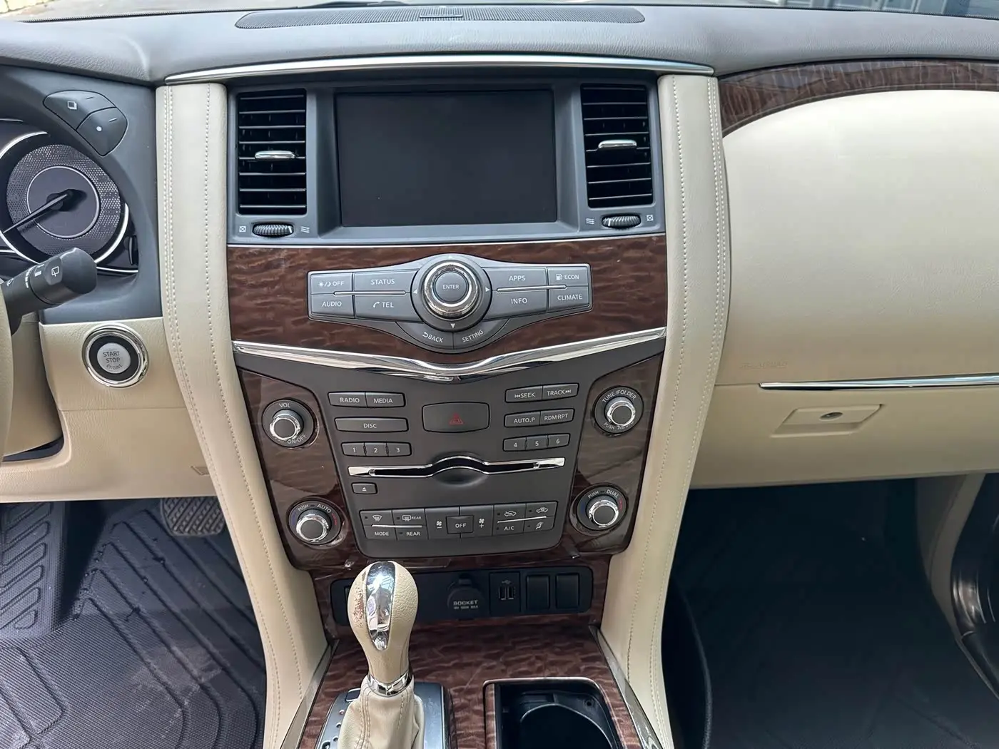 Nissan Patrol 2018 — Photo 12/20