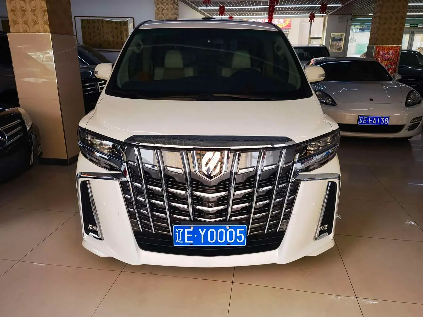 Toyota Alphard 2014 — Photo 2/11