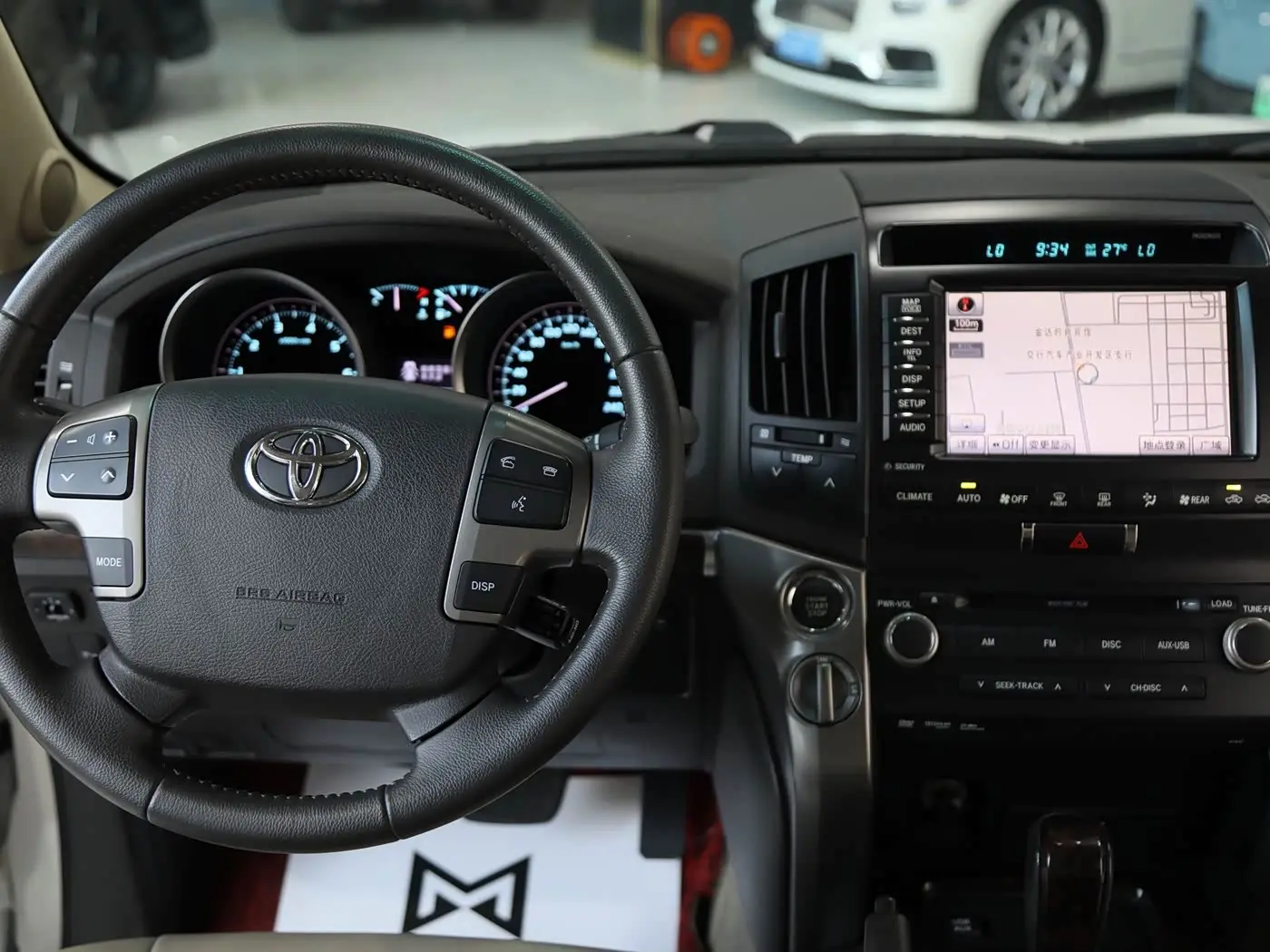 Toyota Land Cruiser 2011 — Photo 9/17