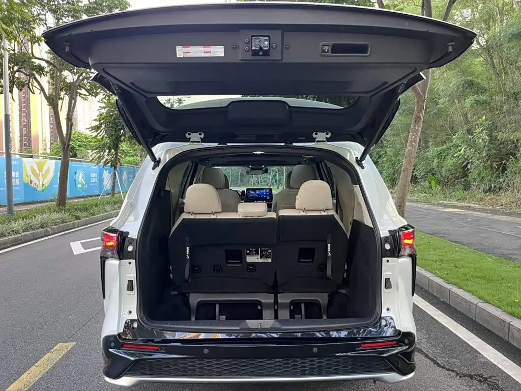 Toyota Granvia 2023 — Фото 19/20