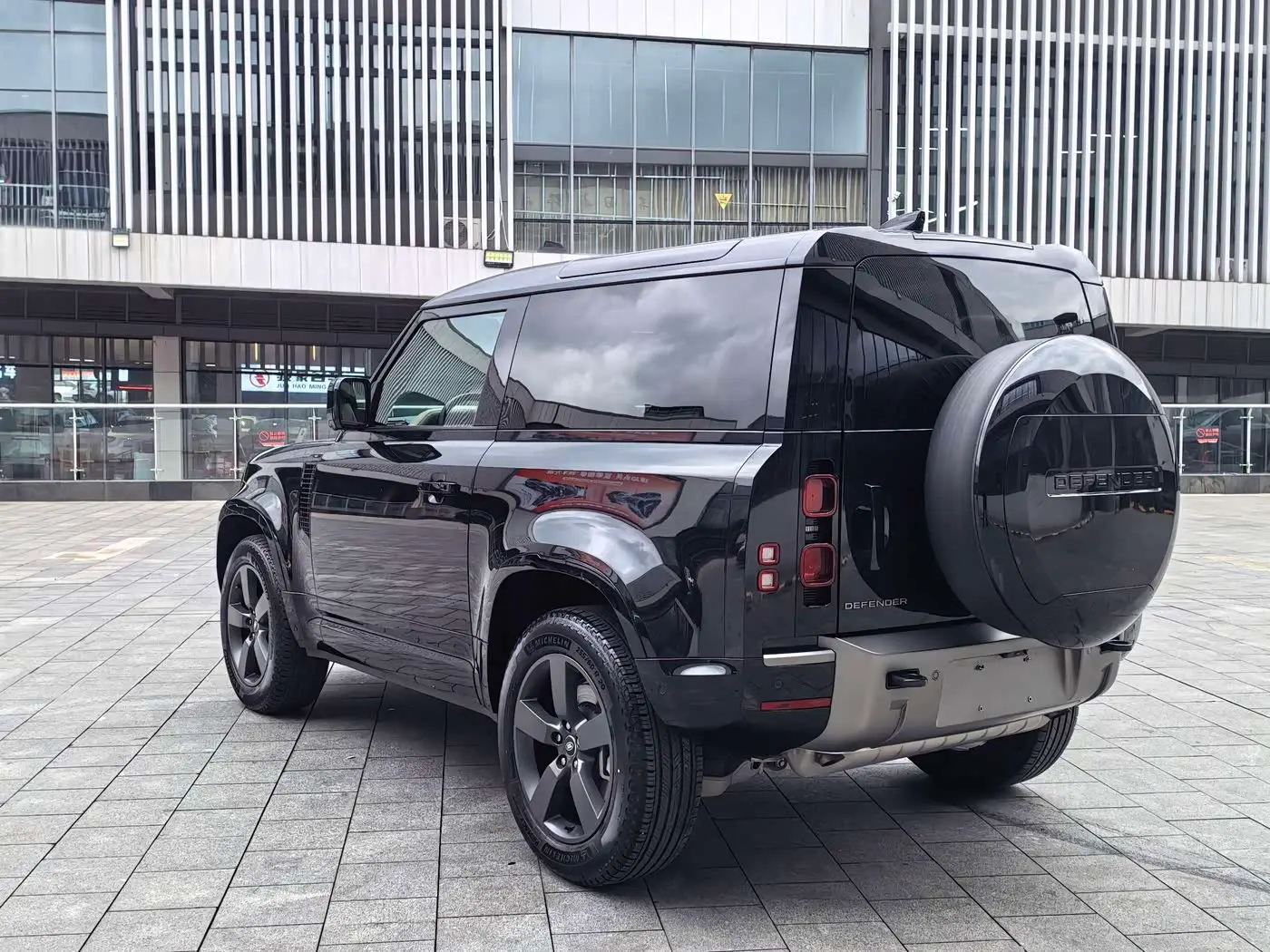 Land Rover Defender 2025 — Photo 19/19