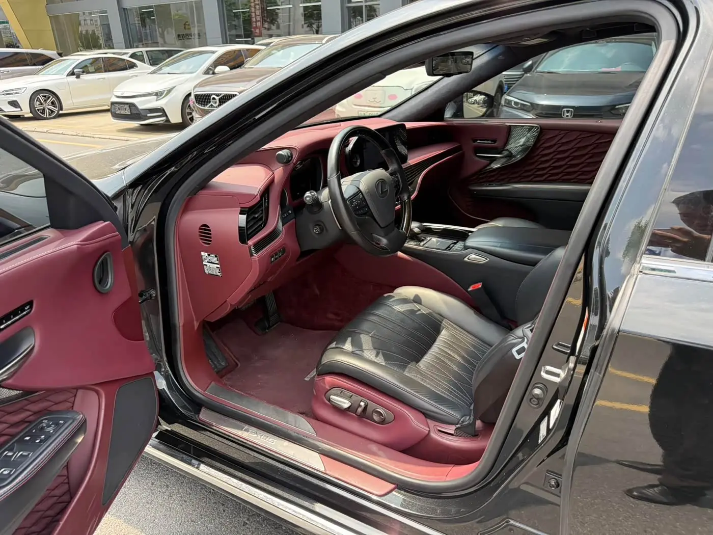 Lexus LS 2021 — Photo 7/11