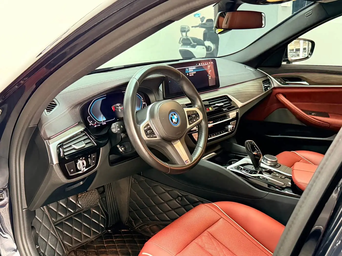 BMW 5 Series New Energy 2023 — Фото 13/20