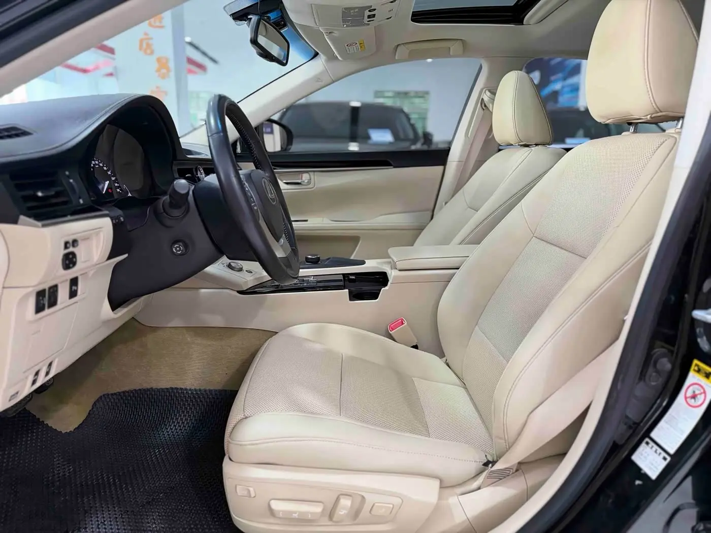 Lexus ES 2015 — Photo 4/9