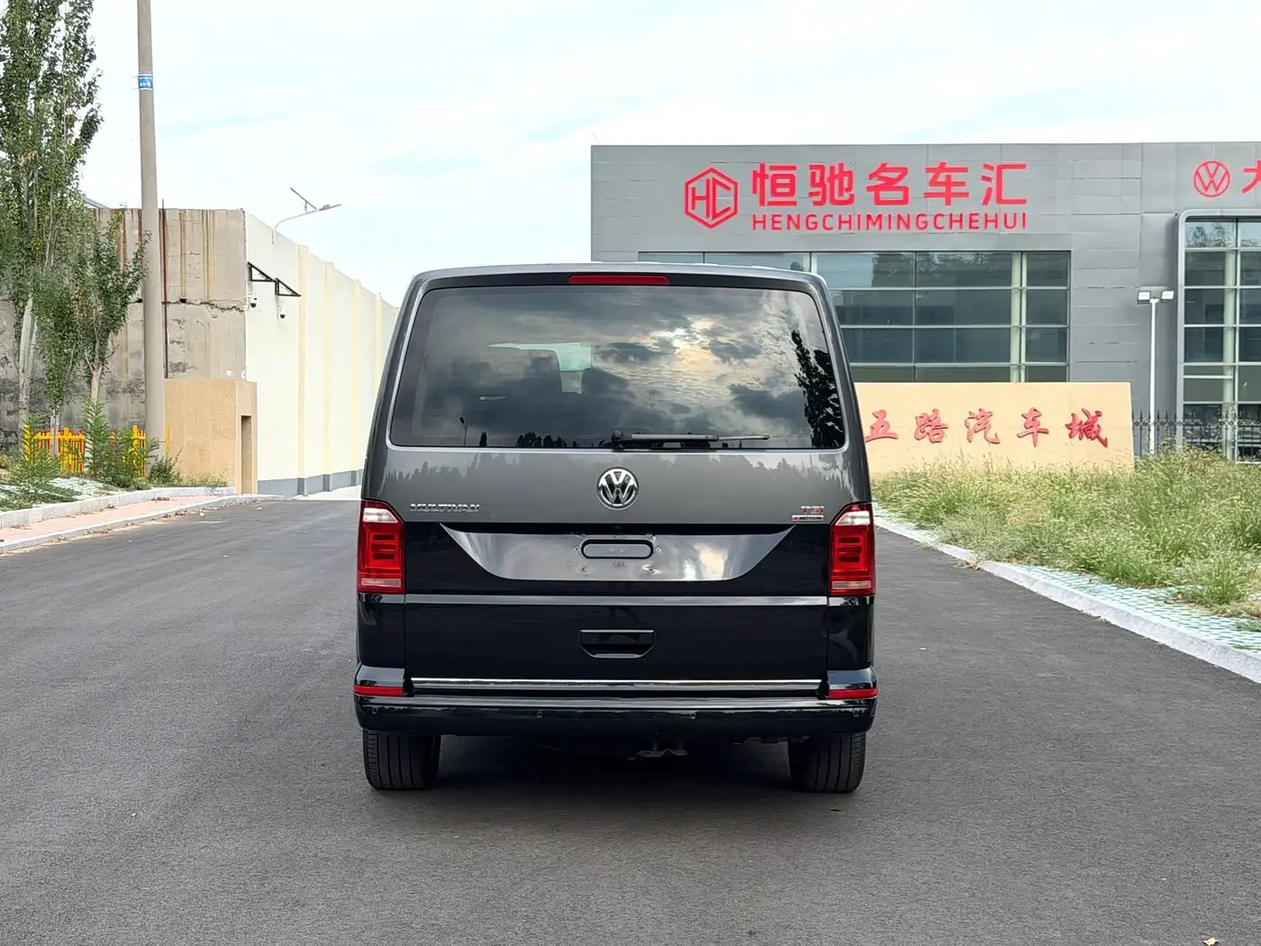 Volkswagen Multivan 2017 — Photo 6/20