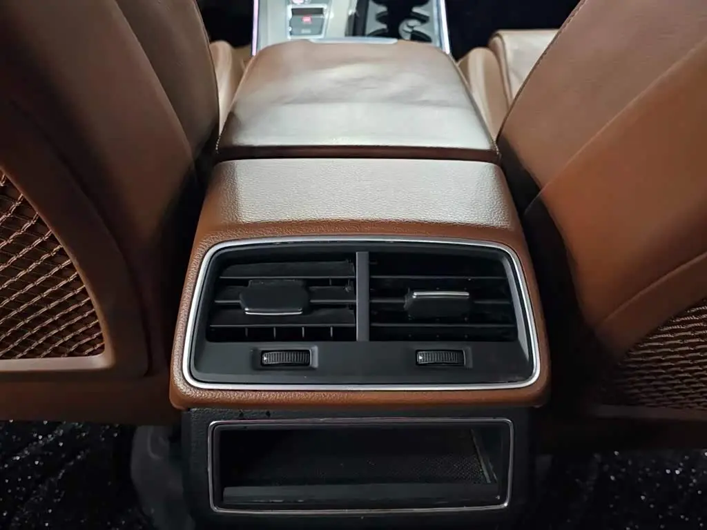 Audi A6L 2021 — Şəkil 12/13