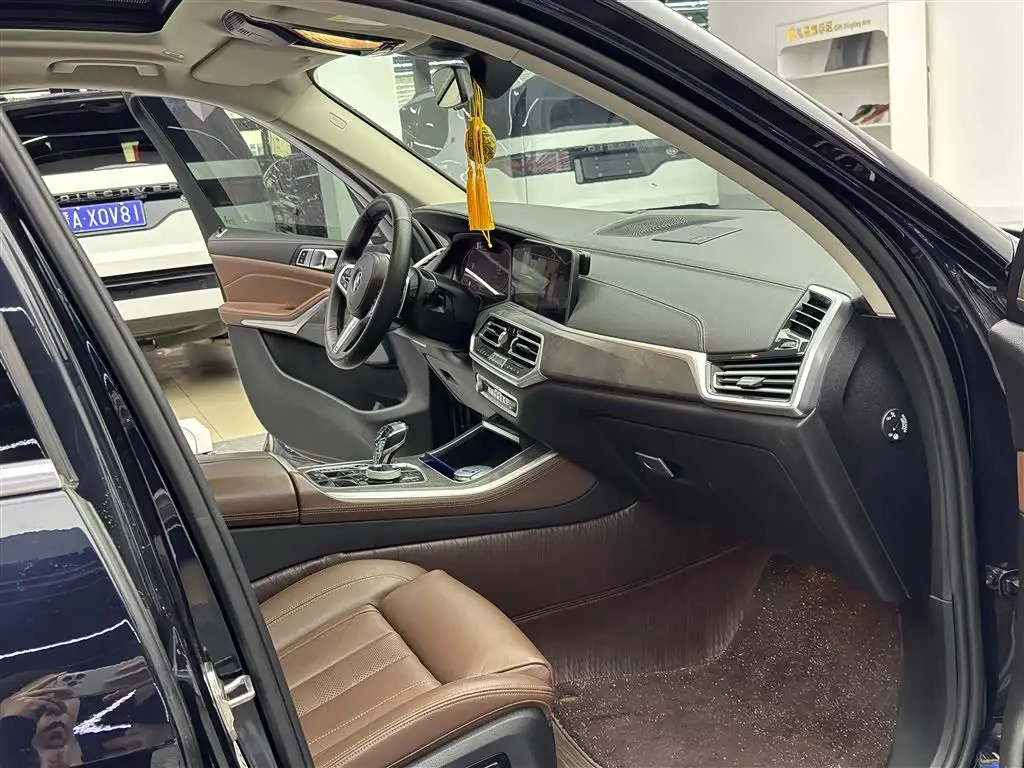 BMW X5 2020 — ფოტო 8/17