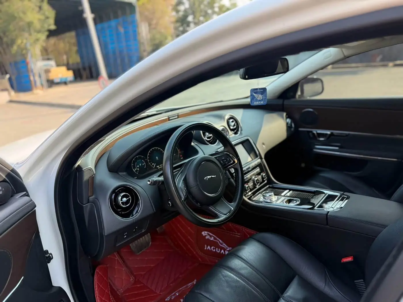 Jaguar XJ 2017 — Şəkil 7/9