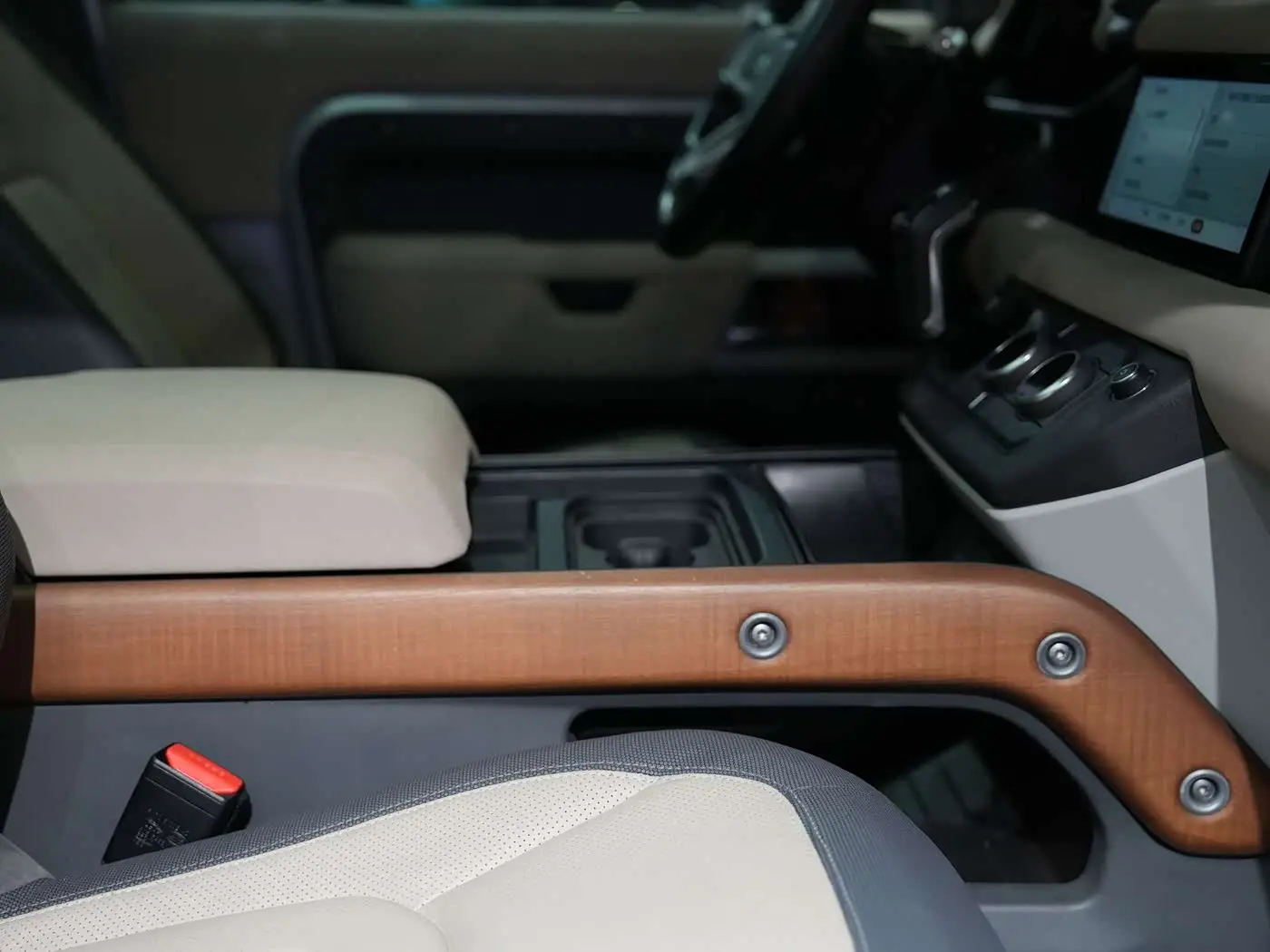 Land Rover Defender 2021 — Фото 20/20