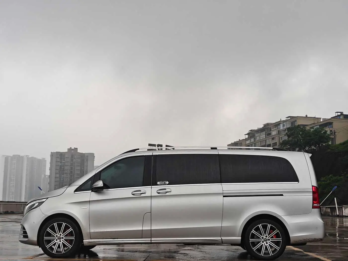 Mercedes-Benz V-Class 2023 — Şəkil 10/20