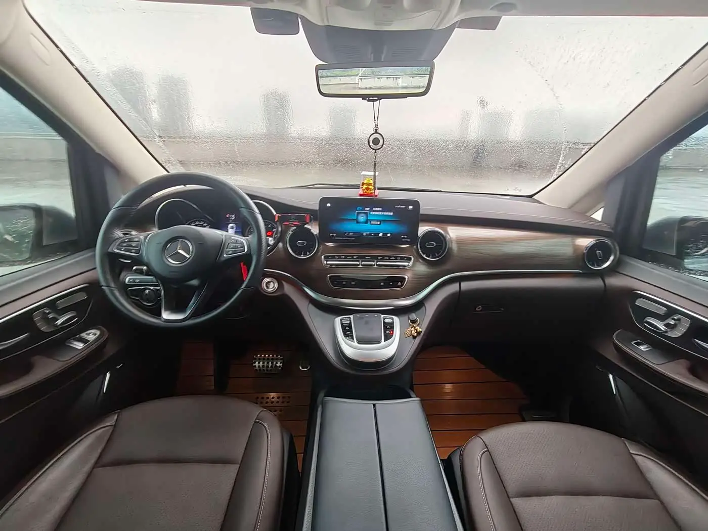 Mercedes-Benz V-Class 2023 — Şəkil 17/20