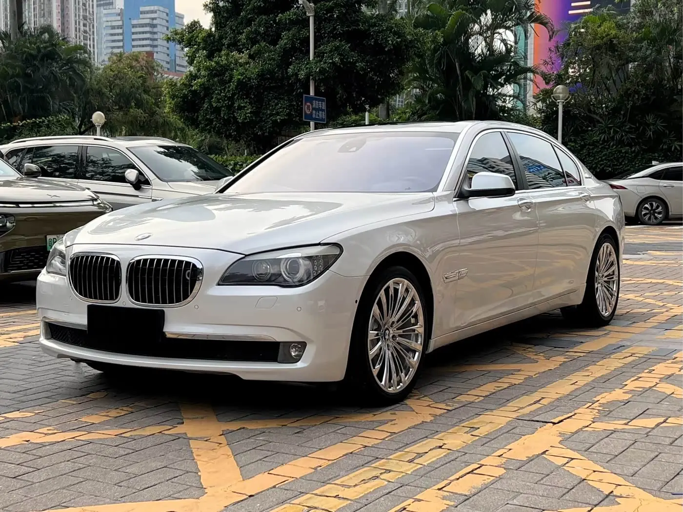 BMW 7 Series 2013 — Photo 1/20