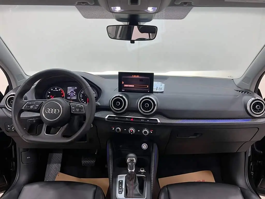 Audi Q2L 2023 — Şəkil 6/12