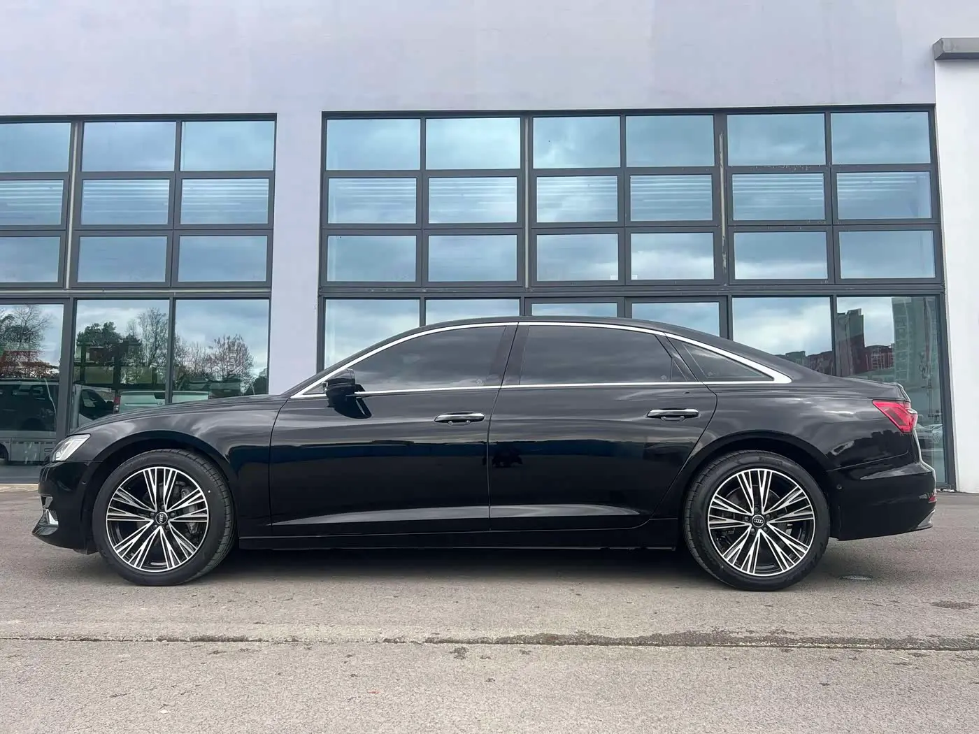 Audi A6L 2023 — Şəkil 14/17