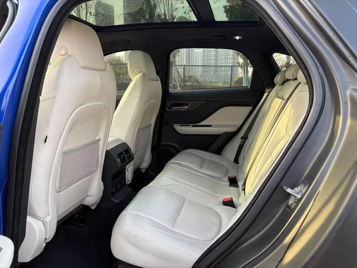 Jaguar F-PACE 2016 — Photo 6/13