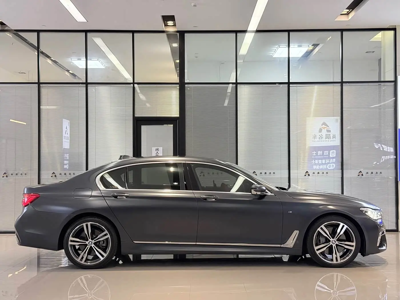 BMW 7 Series 2019 — Photo 18/19