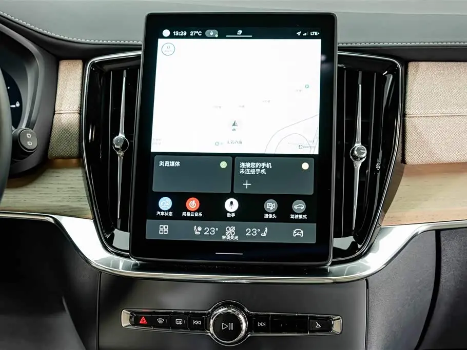 Volvo XC90 Plug-in Hybrid 2026 — Photo 14/20